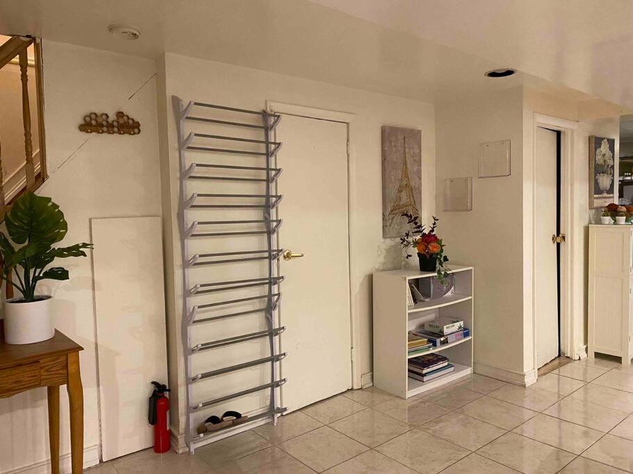 Treasure In Queens Apartment Ню Йорк Екстериор снимка
